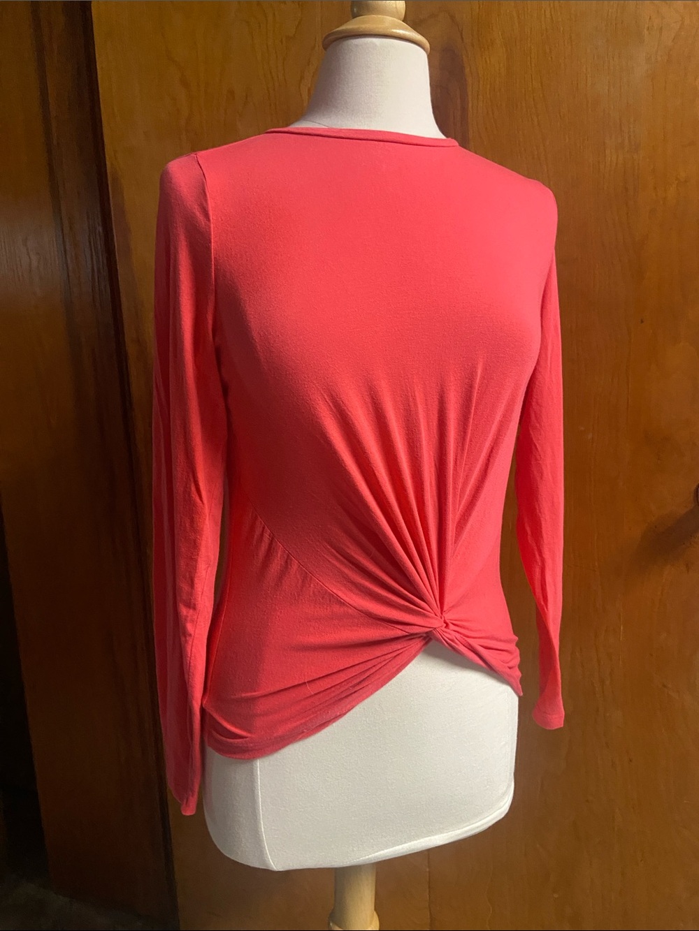 GAP FIT Women’s Stretch Twist-Front Long Sleeve Top - Coral Pink MED